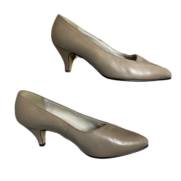 Vintage 70s beige leather pumps - Salamander German Brand. US 6.5 - Picture 5 of 13